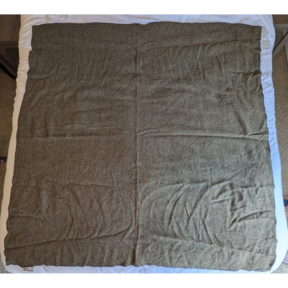 Vintage Made in USA Woolrich Rugged Outdoorwear Camp Tweed Throw Blanket 53x53